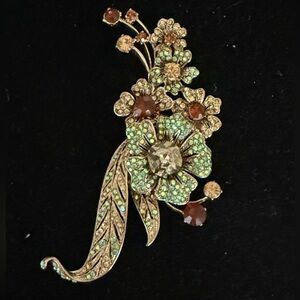 Brooch by Off Park Collection Elegant goldtone parrot flower w/ green & gold guc